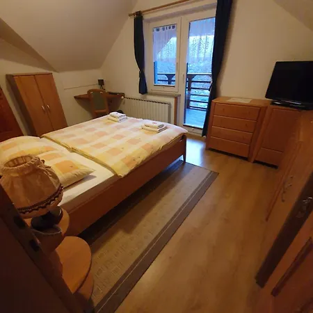 Bed & Breakfast Miskar Cerknica