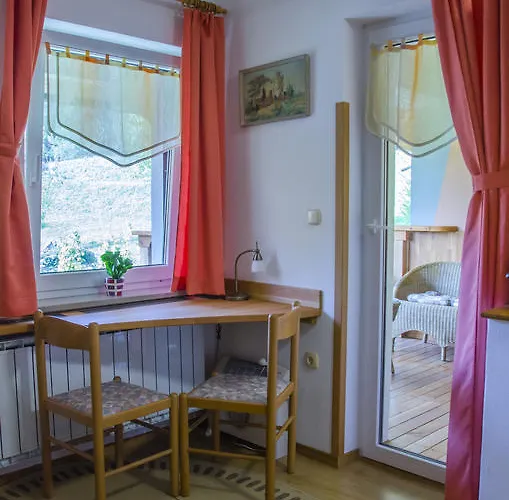 Bed & Breakfast Miskar Cerknica